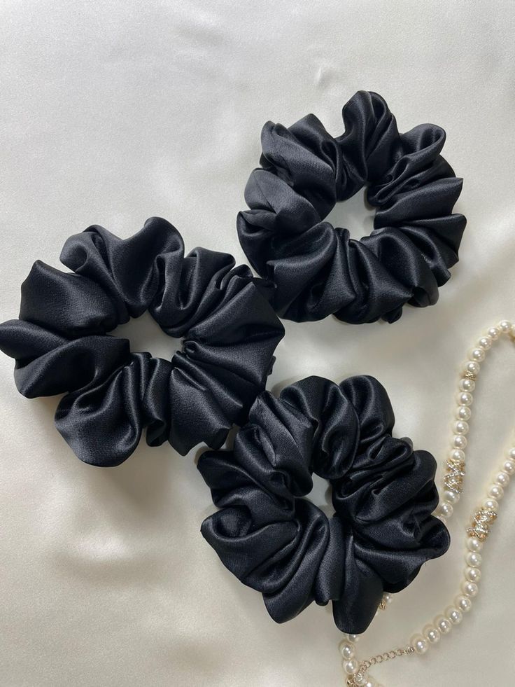 BLACK SCRUNCIE