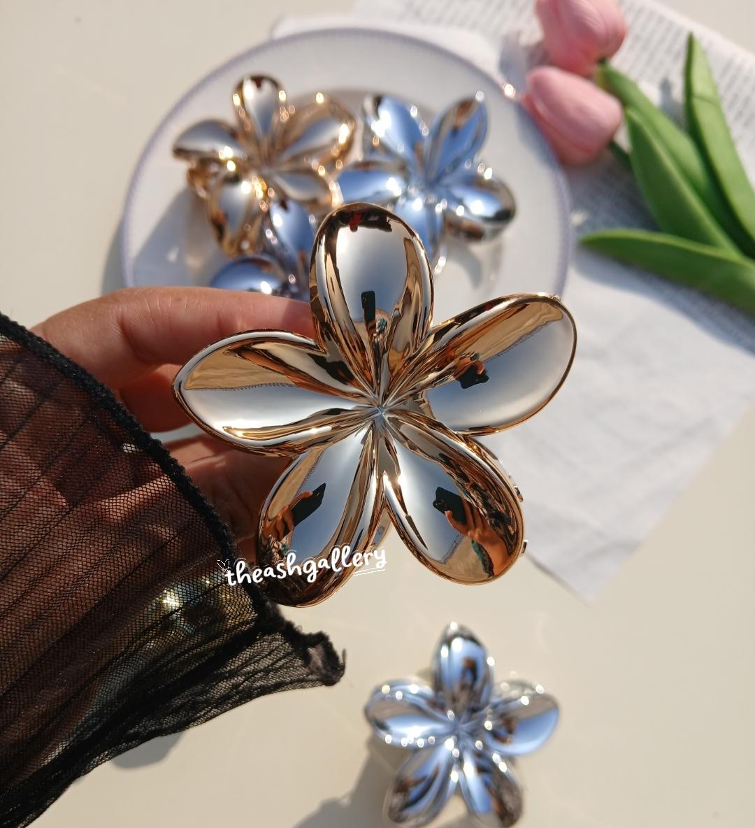 Gold Colour Flower Claws